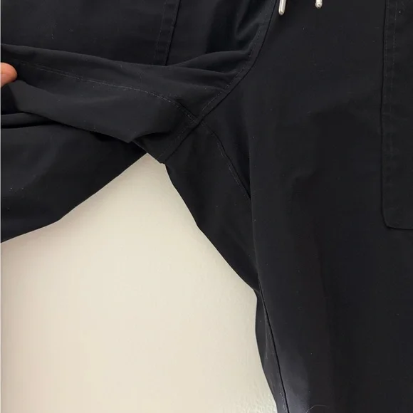Vuori Miles Jogger in Black Size Medium Technical Pant Gorpcore Athleisure READ - Picture 6 of 16
